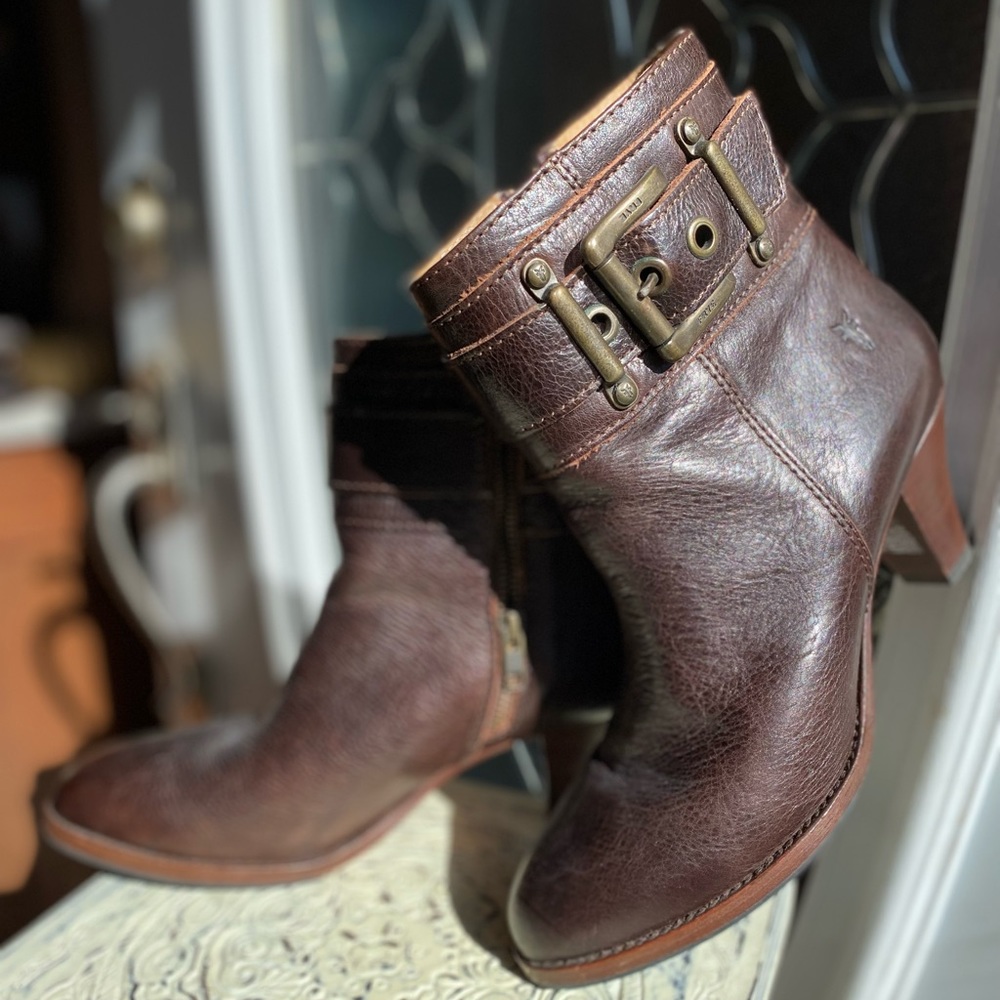 GORGEOUS Frye Booties in Chocolate Sz 9